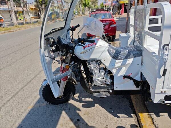 WhatsApp Image 2025-01-29 at 5.36.02 PM (2) Motocarro de Carga 200cc con Toldo| Rendimiento 28 km/Lt | 500 kg
